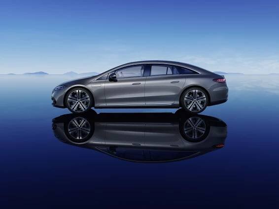 Mercedes má nového tažného koně: Model EQS posouvá svou značku mezi přední hráče! Proč se má Tesla i Porsche bát?