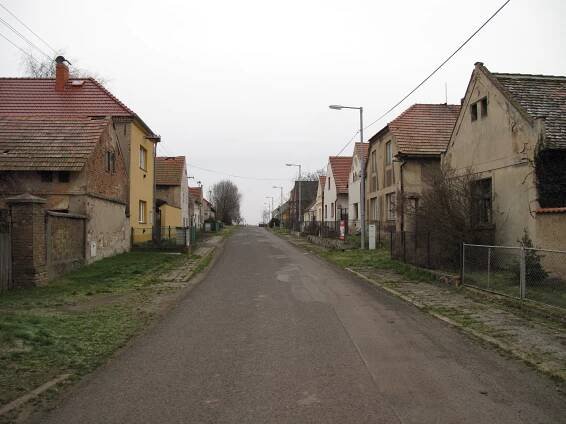 Soubor:Dlažkovice, silnice II.jpg – Wikipedie