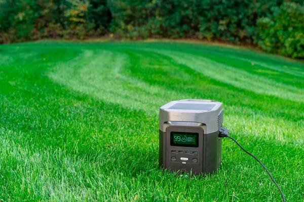  I had a lot of fun reviewing this brand new ECOFLOW DELTA this battery/solar generator caused a lot of controversy with the use of the word generator. But whatever you call it, this unit has been a very sought after device. See my full review and de