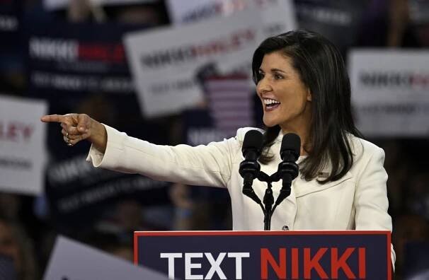 Z Nikki Haleyové by se mohla stát hlavní vyzývatelka Donalda Trumpa v republikánských primárkách.