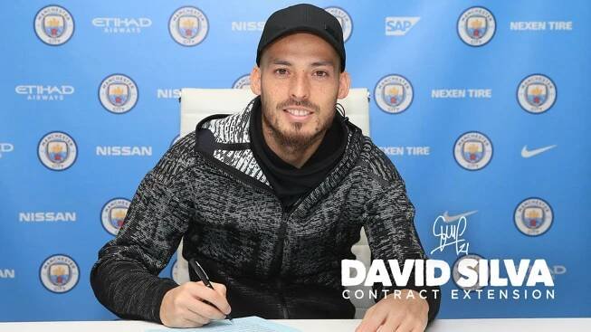 David Silva signs new City deal