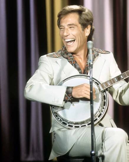 George Segal Dead: 'Where's Poppa?,' 'Owl and the Pussycat,' 'Just Shoot Me!' and 'Goldbergs' Star Was 87 