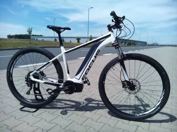 Focus Jarifa I 29 White/black L/50 cm (2017)