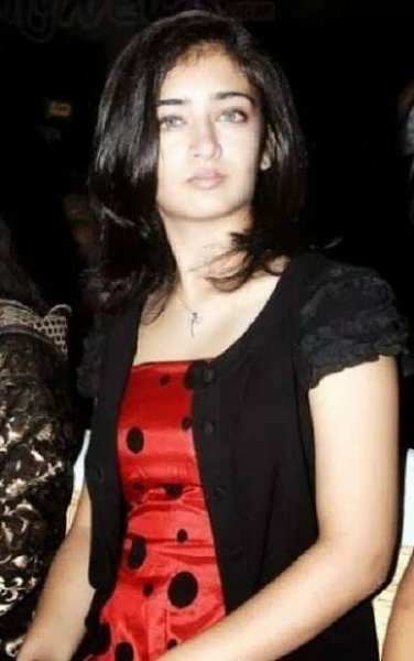 Suhasini Maniratnam Cousin Akshara Haasan | Celebrity family wiki