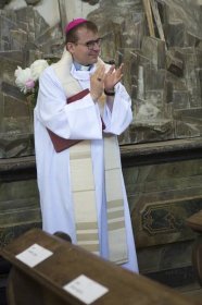 18. června biskup Tomáš požehnal nově zrestaurované varhany v kostele sv. Barbory v Manětíně - Diecéze plzeňská 