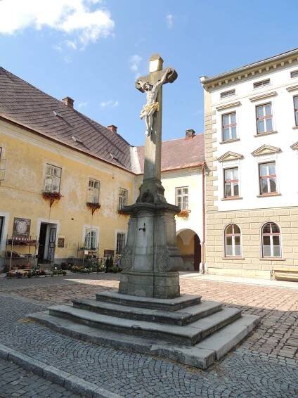 Fotografie - Králíky (něm.Grulich) - Velké náměstí - misijní kříž - 21.07.2015