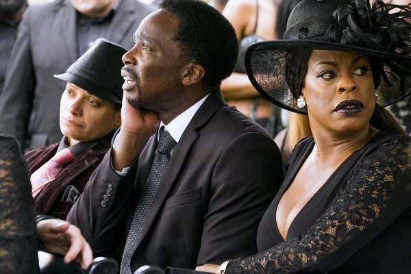 Drápy - Pohřeb - Z filmu - Harold Perrineau, Niecy Nash