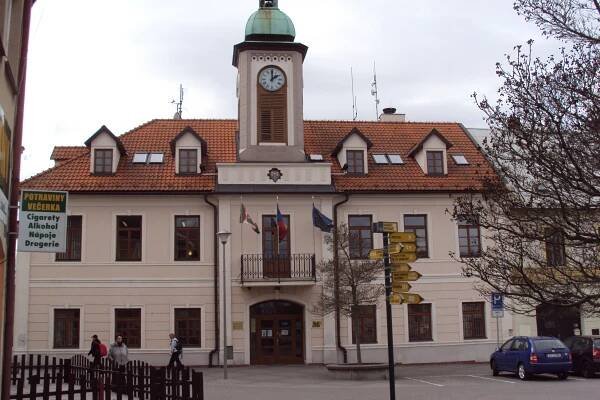 Soubor:Radnice Doksy.jpg – Wikipedie