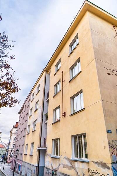 Špaletová okna v BD - Praha 1, Hellichova | Okna & Dveře CREATIVE Praha