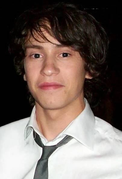 Keir Gilchrist - Wikipedia