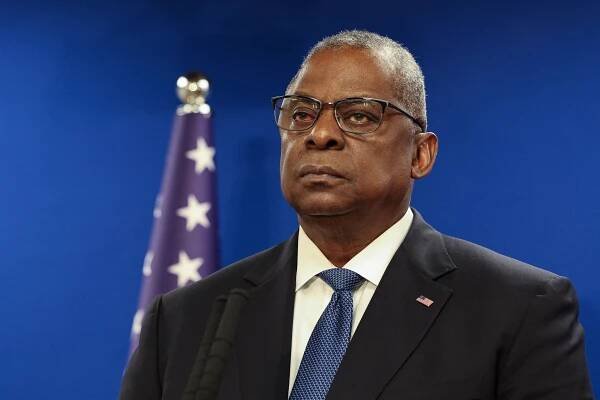 Ministr obrany USA se léčí s rakovinou, v nemocnici je kvůli infekci. Diagnózu tajil