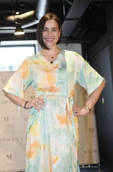 Sexy Alex Mynářová dál provokuje svým tělem: Tentokrát se v plavkách fotila v houpací síti a s Babišem