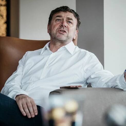 Kdyby rozdal obálky, už to má schválené. Tykačovi se komplikuje nákup vietnamské elektrárny