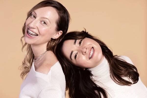 Hulu’s PEN15: Maya Erskine, Anna Konkle Profile