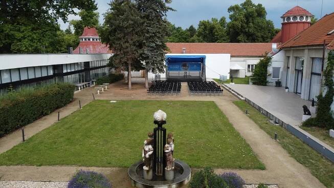 Písničkáři v lázních - VilMa · 7. 8. 2020 19:00 · Atrium Letní lázně · Akce již proběhla · Lázně Poděbrady, a. s.