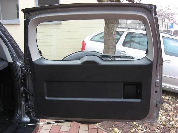 Suzuki Grand Vitara 2.0i 140PS Wagon Club 4x4 - JS Autocentrum s.r.o.