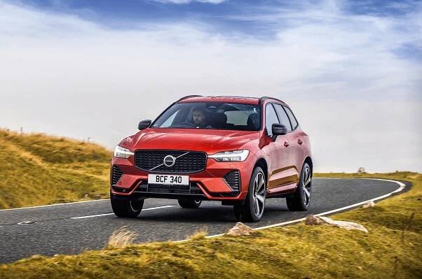 Volvo XC60 získá styl kombi a možnost EV