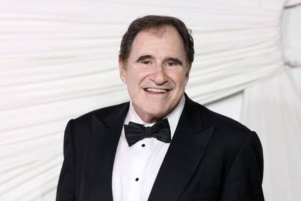 Richard Kind Gets Candid About Body Image After Being Teased for Being Overweight as a Kid: 'In My Head, I'm a Fat Person'