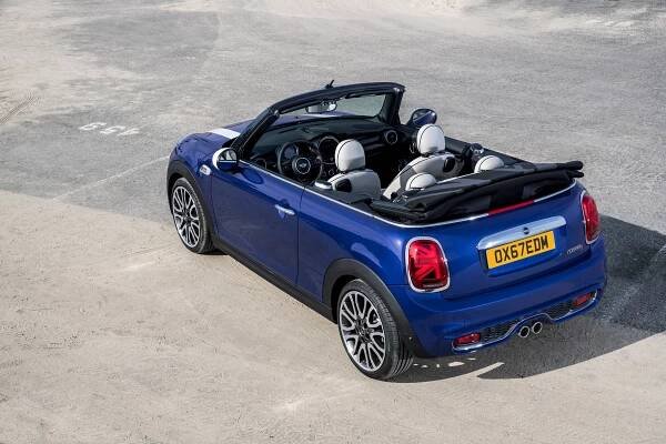 Mini One & Cooper Cabrio: Podrobné specifikace vozidel & Interaktivní nástroj pro srovnání