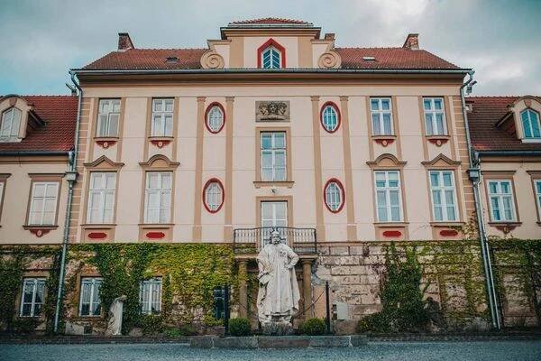Stará střelnice Hranice, Hranice
