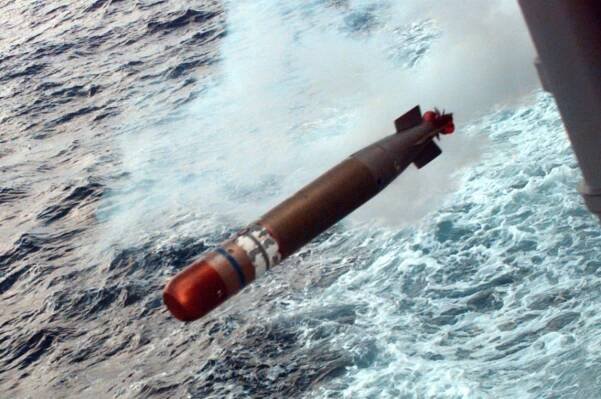 Soubor:Mark 46 torpedo launched by DD-980 1996.JPEG