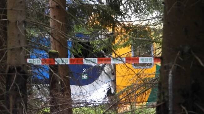 Na Karlovarsku se čelně srazily dva osobní vlaky. Na místě jsou mrtví a desítky zraněných