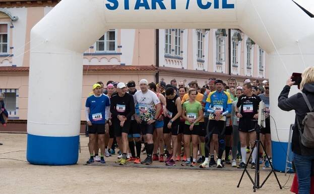 Startovné na závodní běhy v Luhačovicích: desítka, štafeta i půlmaraton