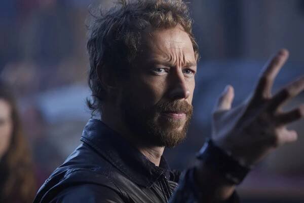Dívka odjinud - End of a Line - Z filmu - Kris Holden-Ried