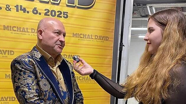 Michal David v O2 aréně: Zazpíval pro mámu, vystoupil s vnukem a vzkázal mladým: Zpívejte česky!
