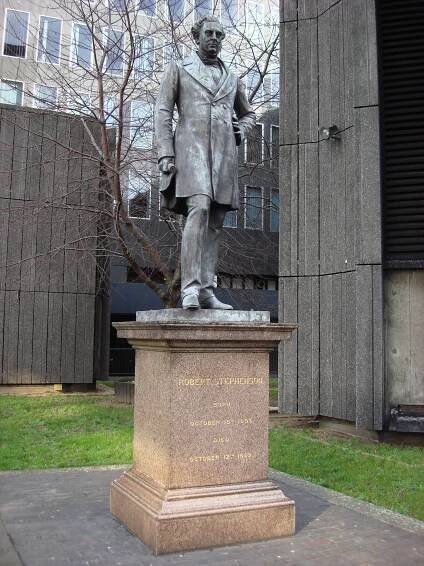 Soubor:Robert Stephenson statue Euston.jpg – Wikipedie