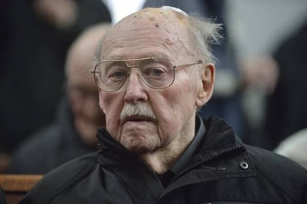 S kolegyní se přišel rozloučit také Lubomír Lipský