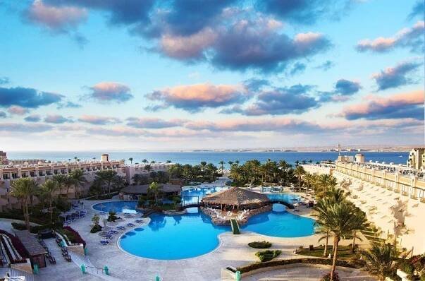 Pyramisa Beach Resort Sahl Hasheesh, Egypt od 21 800 Kč