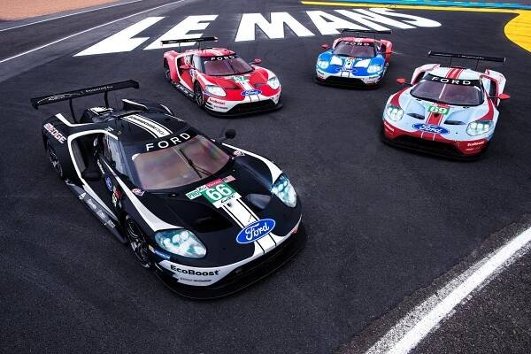 Ford připomíná úspěchy v Le Mans speciálním zbarvením svých závodních aut pro letošní závod