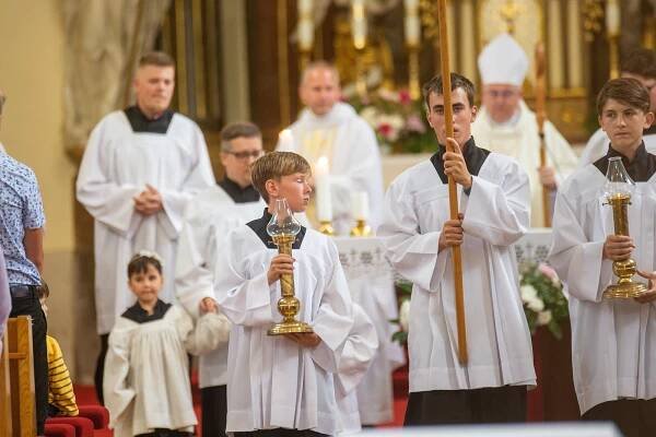 Společný dík za vše dobré. Lidé v Moravské se rok po tornádu sešli na farním dnu