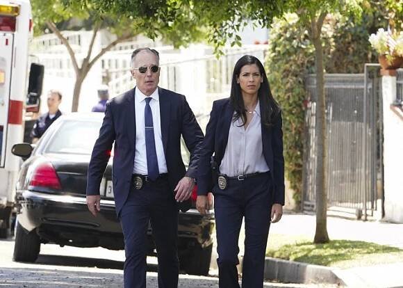 Zbrojnice - Vyvalte sudy - Z filmu - Patrick St. Esprit, Stephanie Sigman