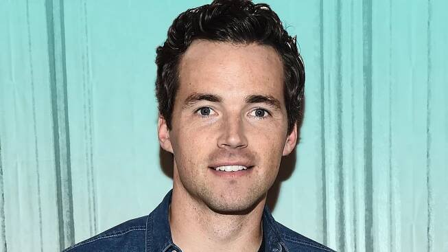 Pretty Little Liars' Ian Harding Talks Birds, Books, and the Show's Biggest Fan Theory
