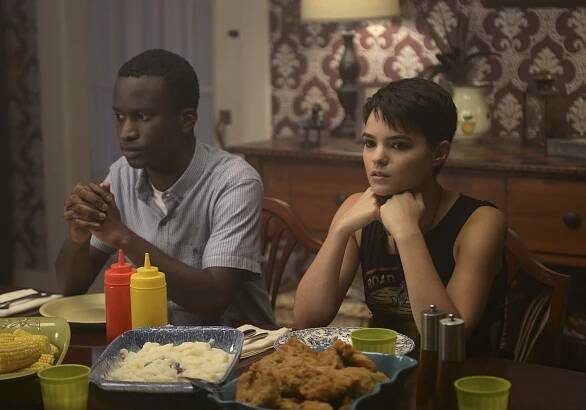 Exorcista - Janus - Z filmu - Alex Barima, Brianna Hildebrand