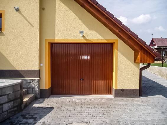 Výklopná garážová vrata | Vrata Nová