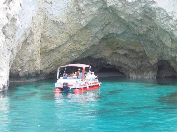 Řecký ostrov Zakynthos nabízí plážovou idylku i bohatou večerní zábavu