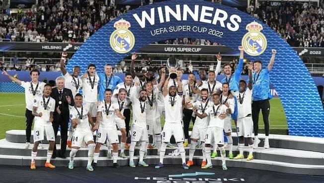 Real Madrid - Frankfurt 2:0, Real popáté vyhrál Superpohár UEFA, dotáhl se na Barcelonu a AC Milán - Sport.cz