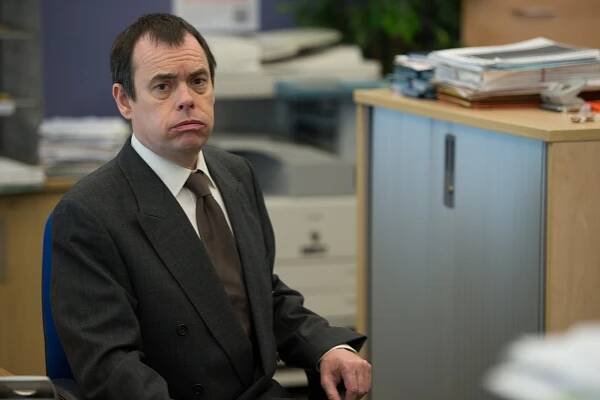 Playhouse uvádí - Zatracený den (S03E07) (2014) | Tvůrci | ČSFD.cz