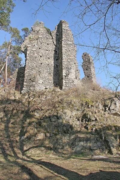 Soubor:Opěrné pilíře zdí starého paláce hradu Zbořený Kostelec.jpg – Wikipedie