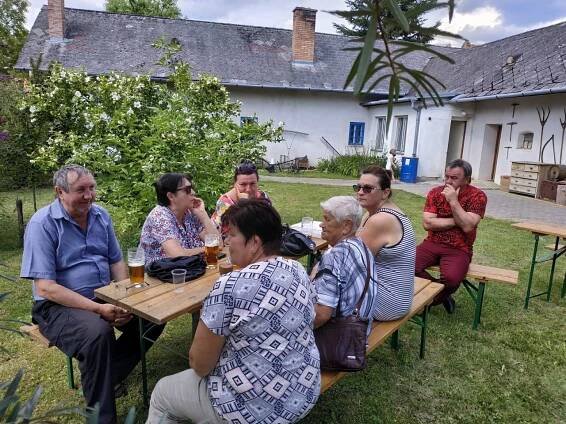 Posezení s heligonkou - Oficiální stránky obce Bystřice pod Lopeníkem