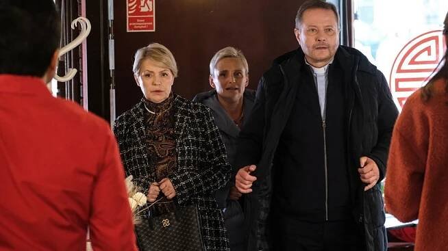 Aleksandra Konieczna, Kinga Preis, Artur Żmijewski - Ojciec Mateusz - Pieskie życie - Z filmu