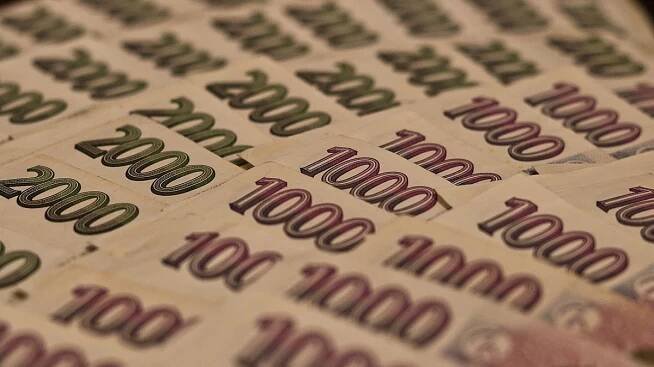 Hospodaření vládních institucí loni skončilo v deficitu