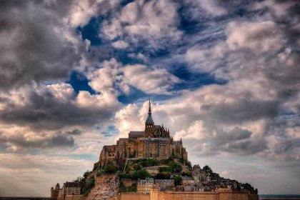 Le Mont Saint Michel like the Babel Tower