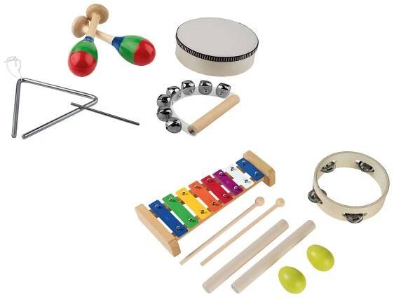Xylofon, maracas, tamburína, trojúhelník a další hudební nástroje.