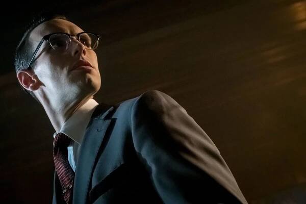 Gotham - Jak Hádankář ke jménu přišel (S03E15) (2017) | Tvůrci | ČSFD.cz