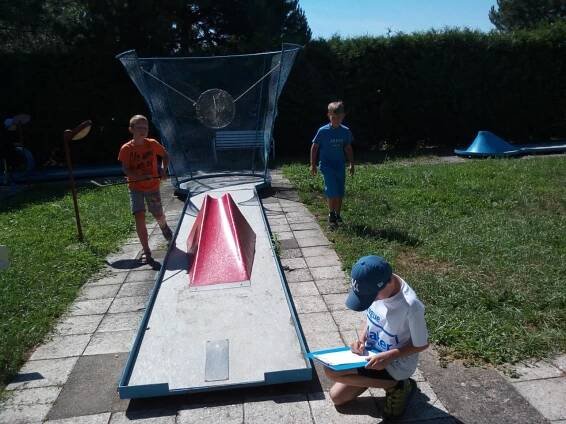 Minigolf v kempu - Oficiální stránky obce Milovice u Hořic