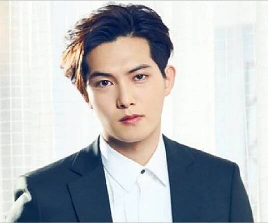 Lee Jong-hyun Biography - Facts, Childhood, Family & Achievements of South Korean Actor, Musician & Singer